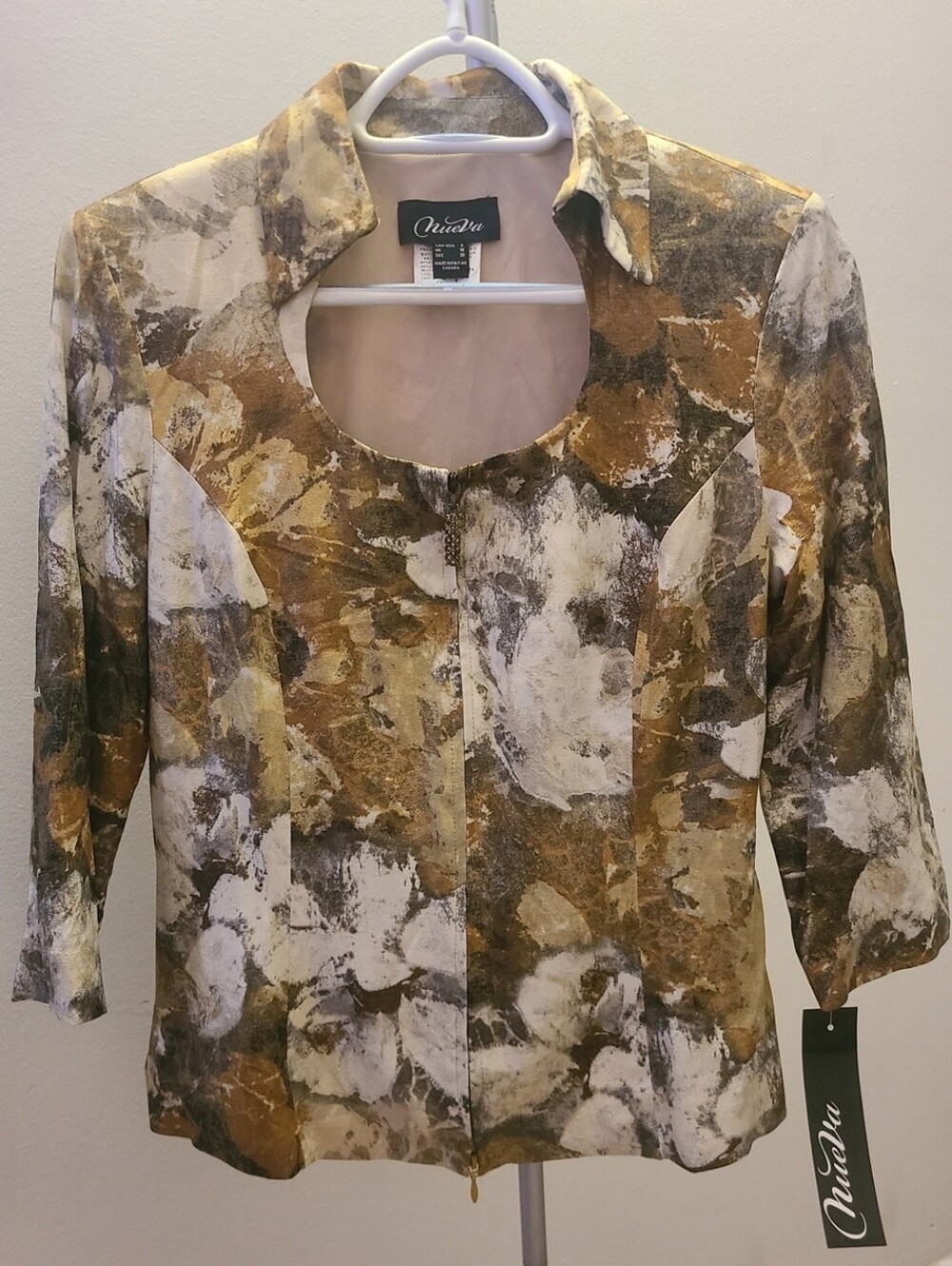 BNWT - Nueva - (Size 8) Abstract Pattern Zipped Women's Top Jacket